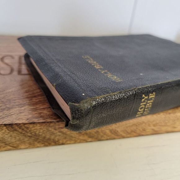 Holy Bible Black Soft Leather Bound 1941 - Picture 9 of 10